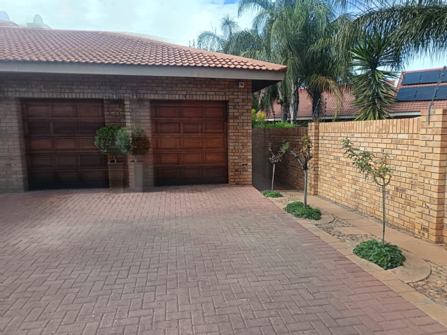 4 Bedroom Property for Sale in Hillcrest Northern Cape